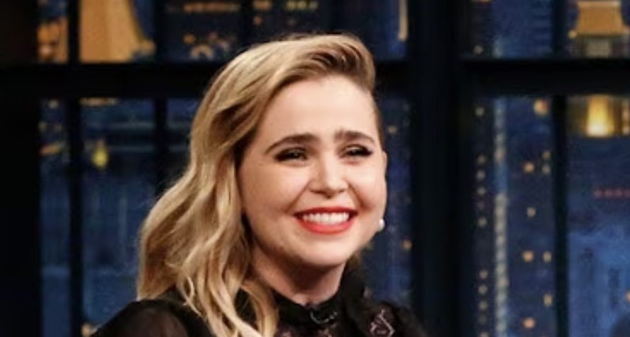 Hallmark, Mae Whitman - YouTube