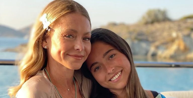 Kelly Ripa and Lola Consuelos/Credit: Instagram